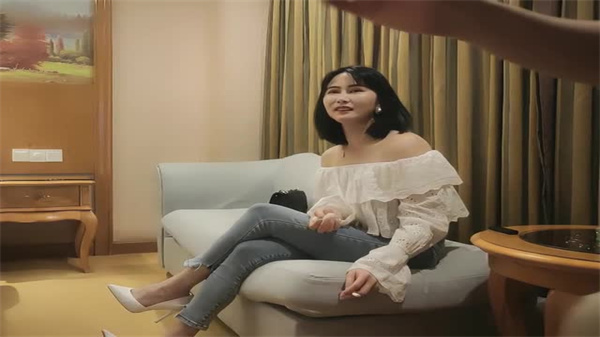 重金约炮外围极品美女，狂操内射骚穴喷水